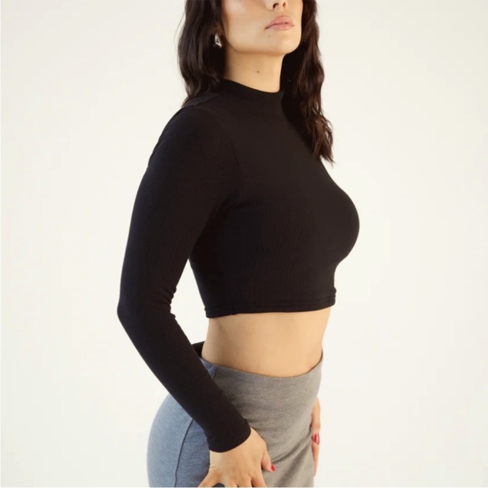 New Klassy Network Turtleneck Cropped Black Brami Top Large - Picture 2 of 4